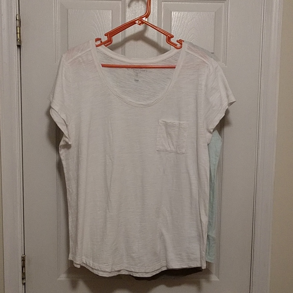 3 gap t shirts